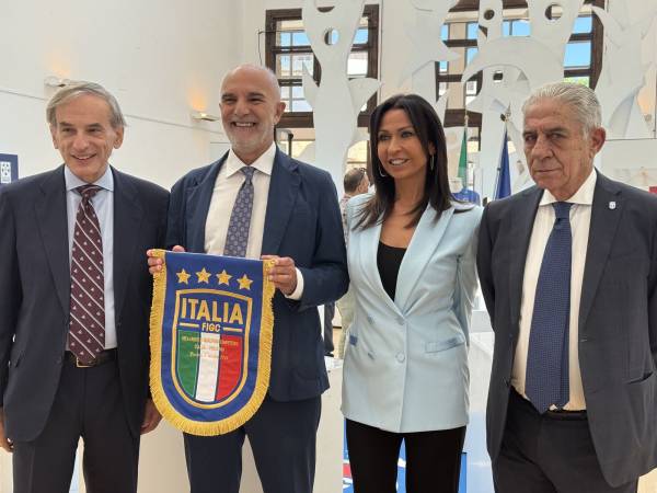 “SFUMATURE D’AZZURRO” ALL’AURUM DI PESCARA IN ESPOSIZIONE FINO A LUNEDI' 5 OTTOBRE