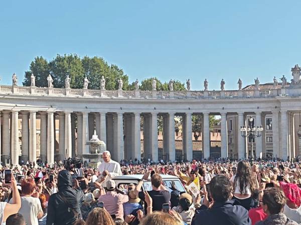 Da Scanno a Roma per far benedire dal Papa l’aureola di San Francesco