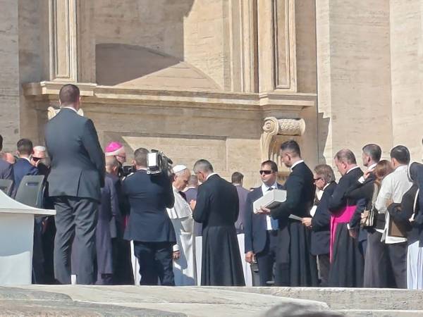 Da Scanno a Roma per far benedire dal Papa l’aureola di San Francesco