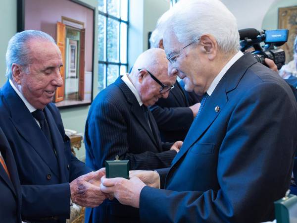 Al Cavaliere Filippo Antonio De Cecco il distintivo d’oro per i 25 anni di appartenenza all'Ordine "Al Merito del Lavoro"