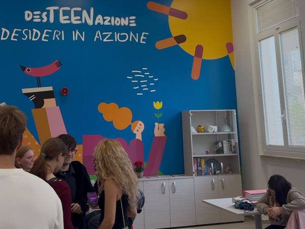 PESCARA: A PIAZZA ALESSANDRINI IL COMUNE APRE "DESTEENAZIONE" UNO SPAZIO TUTTO PER I GIOVANI