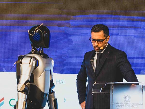 I robot arrivano a InnovAzioni: il futuro dialoga con le imprese