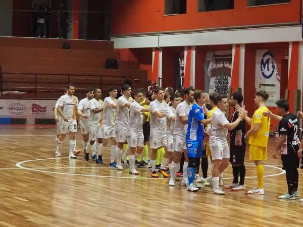 Lo Scanno C5 sfiora l'impresa: la capolista Gioventù Biancorossa passa a Sulmona per 4-5