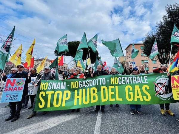 LA LINEA ADRIATICA È INUTILE MA PER LA SNAM È LA  GALLINA  DALLE UOVA D’ORO