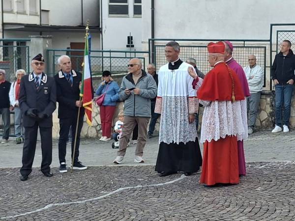 A Scanno il Pontificale del Card. Angelo Bagnasco e la processione aux flambeaux hanno festeggiato solennemente San Francesco