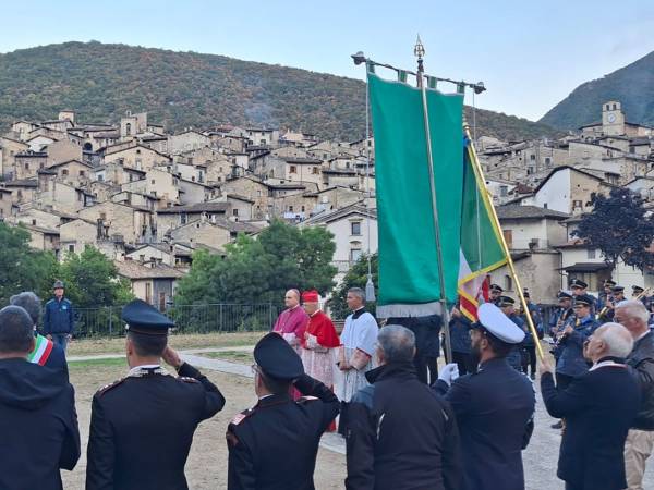 A Scanno il Pontificale del Card. Angelo Bagnasco e la processione aux flambeaux hanno festeggiato solennemente San Francesco