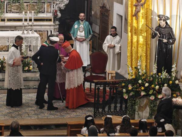 A Scanno il Pontificale del Card. Angelo Bagnasco e la processione aux flambeaux hanno festeggiato solennemente San Francesco