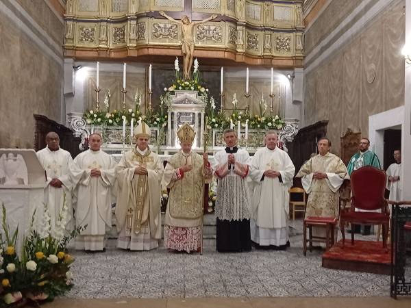 A Scanno il Pontificale del Card. Angelo Bagnasco e la processione aux flambeaux hanno festeggiato solennemente San Francesco