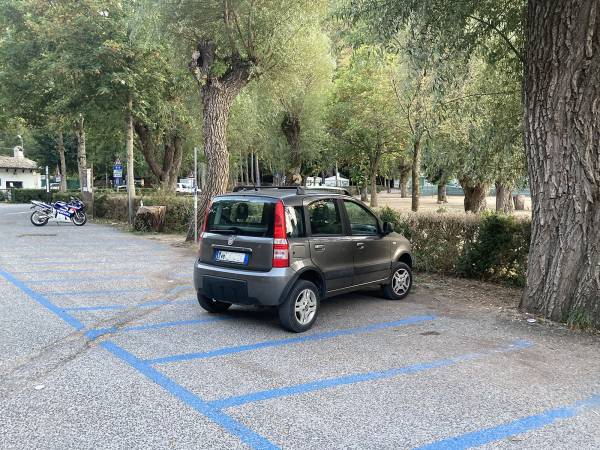 Una multa al Lago di Scanno per sosta in spazio riservato alle moto
