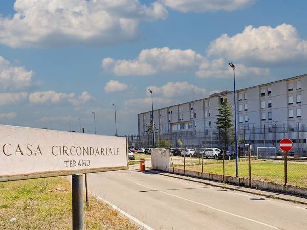 Droga in carcere al Castrogno: donna denunciata, decisivo il fiuto del cane “Naxon”