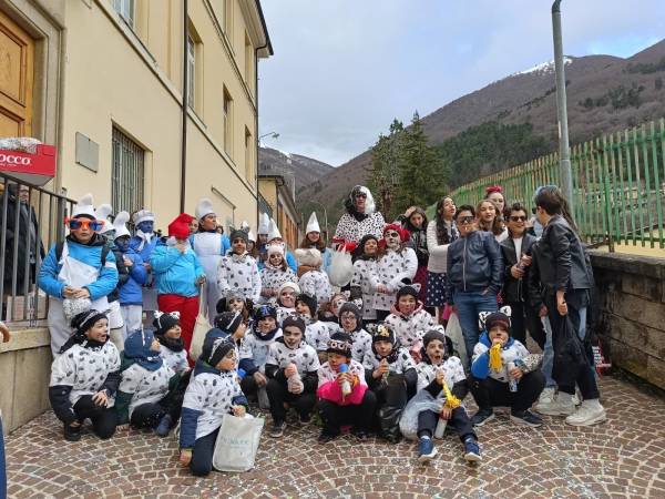 Festa di Carnevale a Scanno con grande partecipazione di bambini e adulti