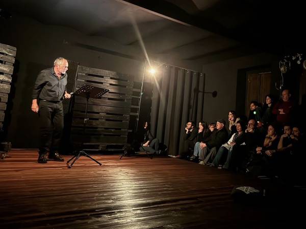 "Studio sull’Antigone": la tragedia di Sofocle si trasforma in un’esperienza sonora e immersiva con Arotron