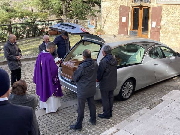Si sono svolti ieri a Scanno i funerali del dott. Angelo Di Gennaro
