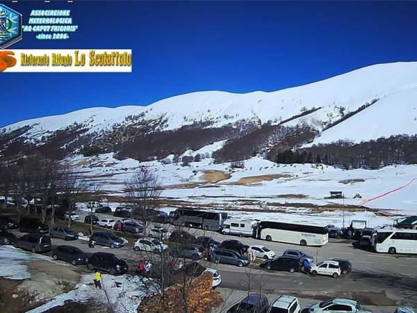 Una domenica a Passo Godi di Scanno con un pienone di amanti della neve