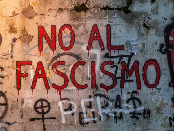 SIMBOLI FASCISTI IN CLASSE, INDAGATI CINQUE STUDENTI MINORENNI