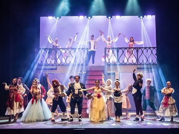 LA BELLA E LA BESTIA