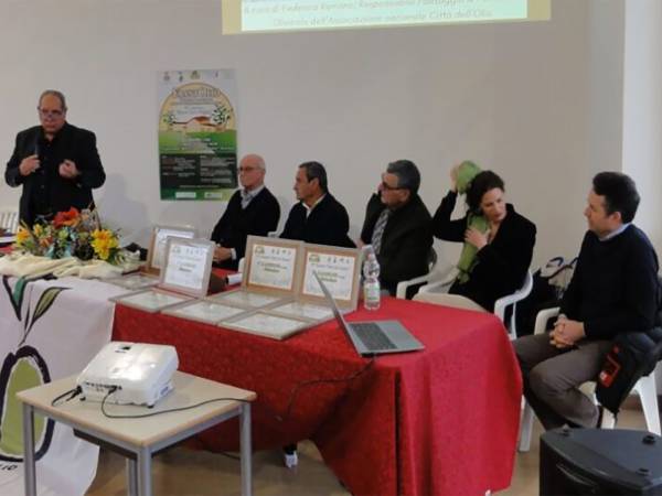 FRANTOLIO, VINCE L’OLIO DI CARLA BIANCHI