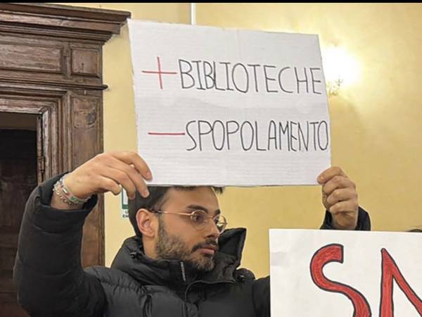 Solidarietà al nostro attivista per l'espulsione subita in Consiglio Comunale