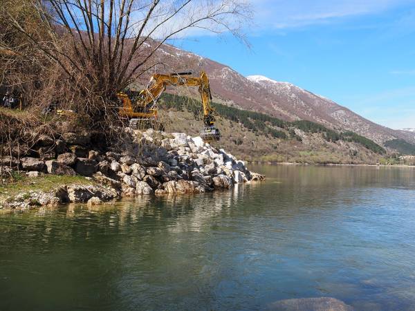 LAVORI DI RISANAMENTO DELLA FRANA ALLA FOCE DEL FIUME TASSO