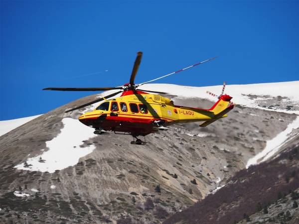 Ciclista settantenne cade dalla bici per malore lungo la S.R. 479 nei pressi delle “Fonticelle” di Villalago
