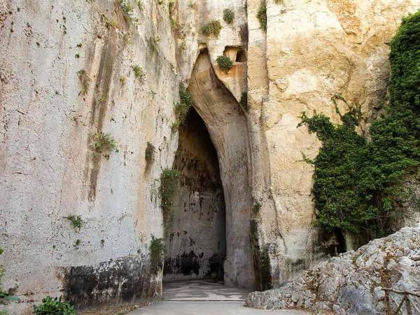 L’ORECCHIO DI DIONISIO