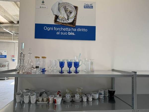 Stoviglie cercasi: l'appello del Centro del riuso di Avezzano per riempire gli scaffali