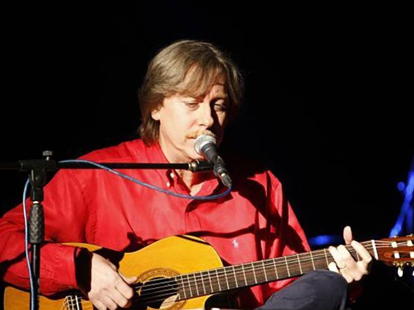 ANTONELLO PERSICO IN CONCERTO A TOCCO DA CASAURIA PER LA FESTA DEL LAVORO
