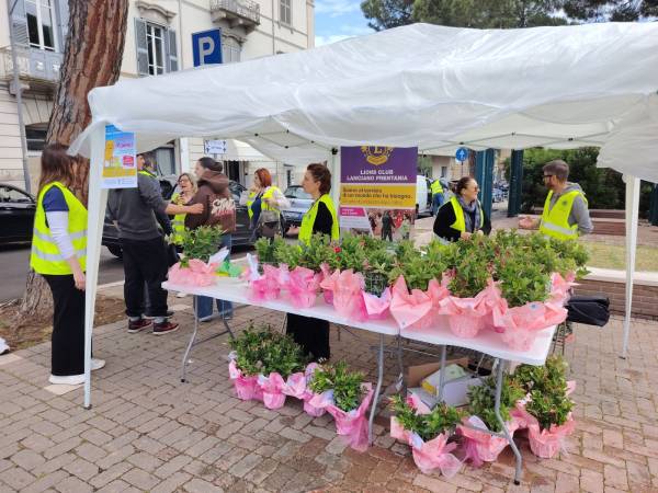 LANCIANO, LA SOLIDARIETÀ SBOCCIA ANCHE SOTTO LA PIOGGIA
