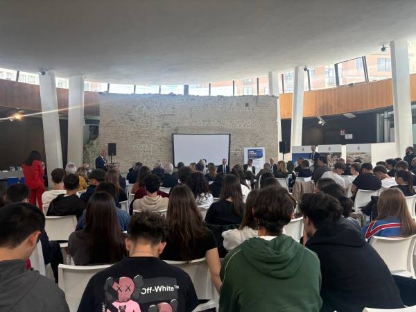 Un ponte tra Abruzzo ed Europa: grande successo per la presentazione del Centro Europe Direct Abruzzo