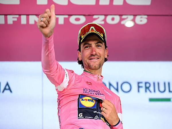 L'abruzzese Giulio Ciccone è maglia rosa al Giro d'Italia