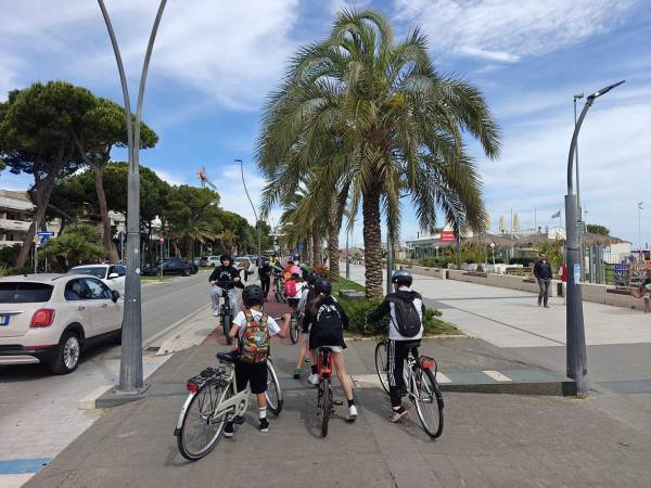 Parte il “Giro della Riserva Borsacchio”: treno e bici per mille studenti alla scoperta della natura