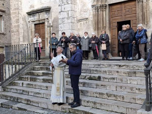 L’antica tradizione della benedizione delle campagne ieri a Scanno