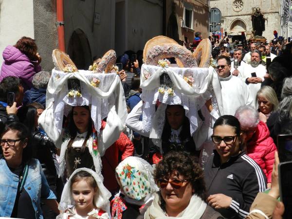CON COCULLO  TUTTA LA VALLE IN FESTA