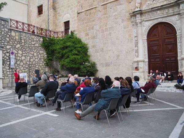 La lista “ANVERSA RINASCE” ha tenuto ieri un incontro pubblico in Piazza Belprato