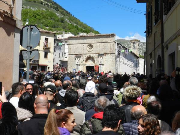 Ringraziamenti agli Enti, alle Autorità e alle tante persone coinvolte <br>nell’organizzazione e gestione della Festa di San Domenico Abate e Rito dei serpari