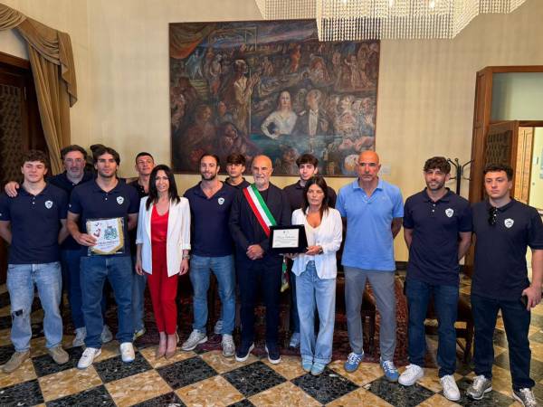 Pescara Nuoto e Pallanuoto premiata in Comune per la promozione in serie A2