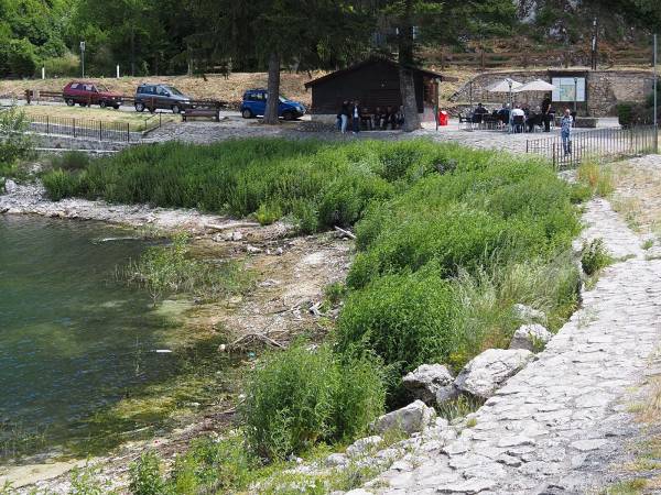 Lago di Scanno: una sponda ben curata è il miglior invito a tornare