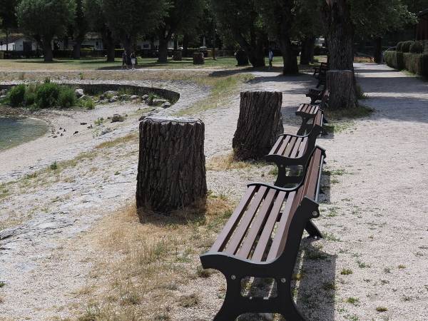 Le panchine di ferro al Lago di Scanno