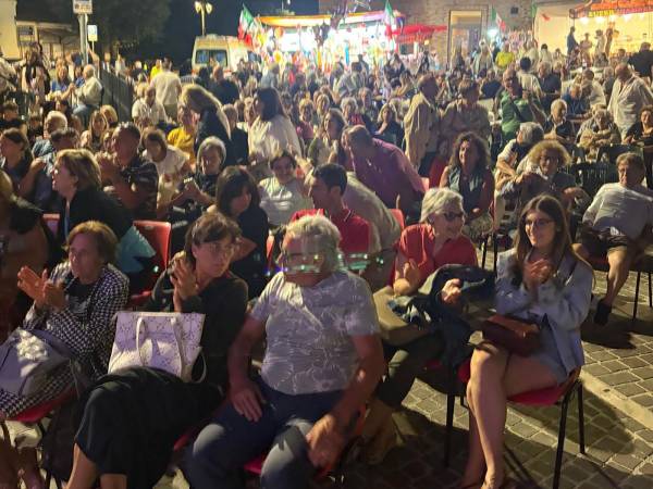 "I Colori del Borgo" per l'estate 2026: cultura, comicità e grande musica a Moscufo
