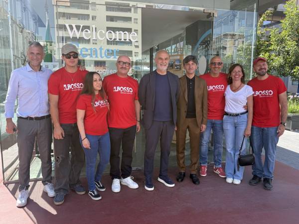 AL VIA A PESCARA LE ATTIVITÀ ED I SERVIZI TURISTICI ESTIVI DEL WELCOME CENTER <br>“VIVI PESCARA” IN PIAZZA DELLA RINASCITA