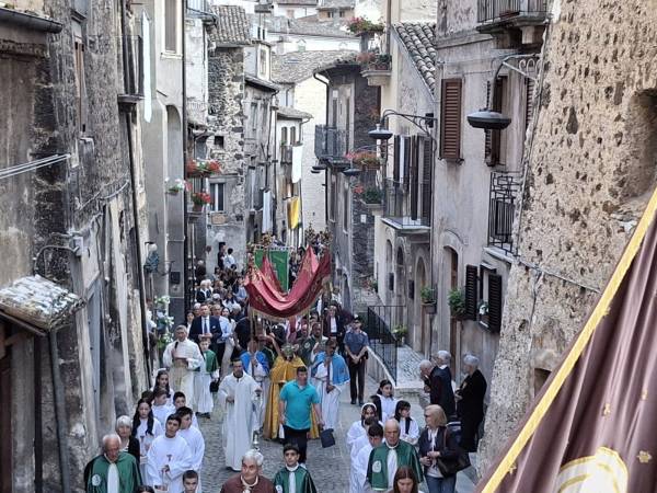 Grande partecipazione alle celebrazioni per il Corpus Domini