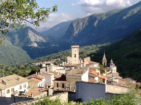 Il borgo e il territorio di Cocullo
