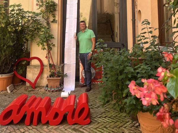 LE LETTERE D’AMORE INFIAMMANO L’ESTATE ITALIANA ED ESIBISCONO LO SCONTRINO