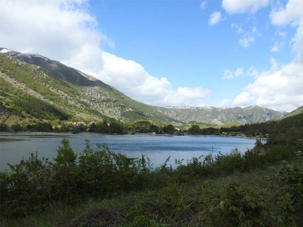 Cinque vele al Lago di Scanno