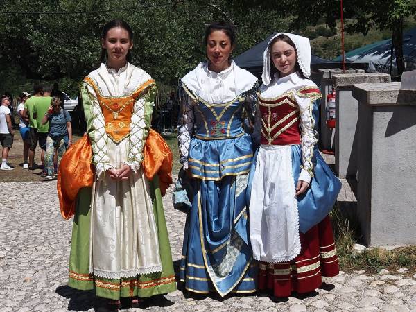 Profumi, sapori e socialità: il successo di "De Rerum Natura" a Frattura Vecchia