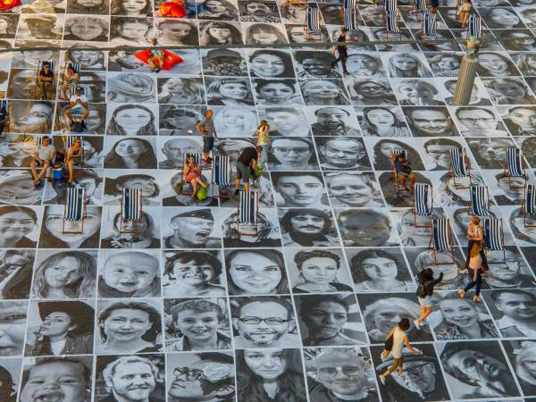 Oltre 2.000 ritratti dei cittadini racconteranno la storia, la rinascita e l’identità dell'Aquila e dei territori del cratere