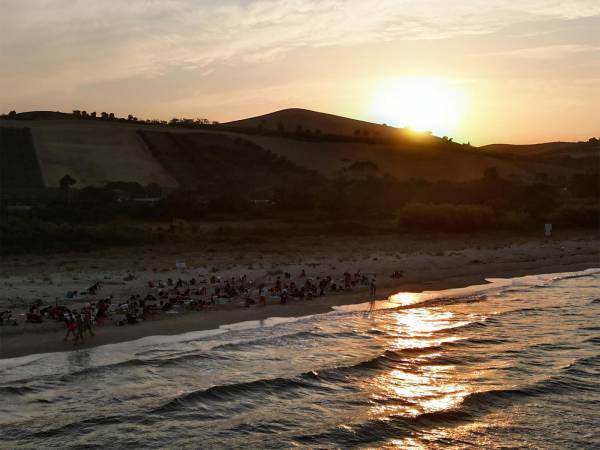 OLTRE 200 PERSONE SOTTO IL CIELO DEL BORSACCHIO<br>NATURA, ECLISSI E YOGA PER DIFENDERE LA RISERVA