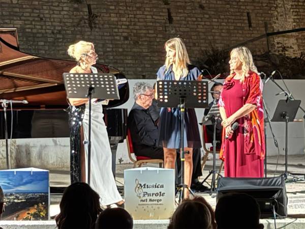 MUSICA E PAROLE NEL BORGO