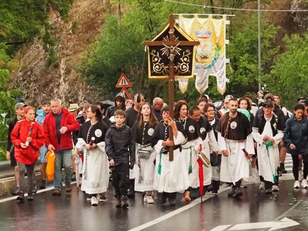 UN ABBRACCIO FRATERNO TRA FORNELLI E VILLALAGO