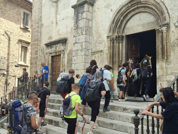 UN ABBRACCIO FRATERNO TRA FORNELLI E VILLALAGO